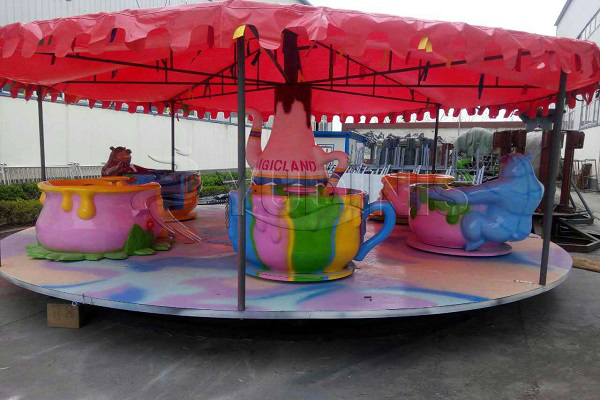 teacup amusement ride In Dinis