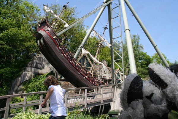 36 seats pirate ship in Dinis