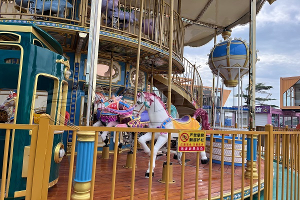 دائري ذو طابقين لمتنزه