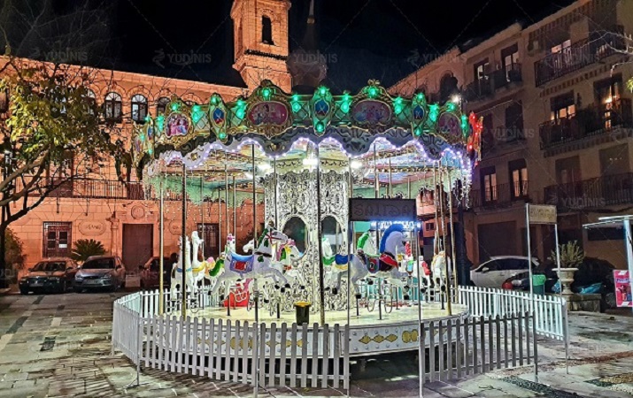 small 12 seats vintage carousel with fiberglass horses small 12 seats vintage carousel with fiberglass horses